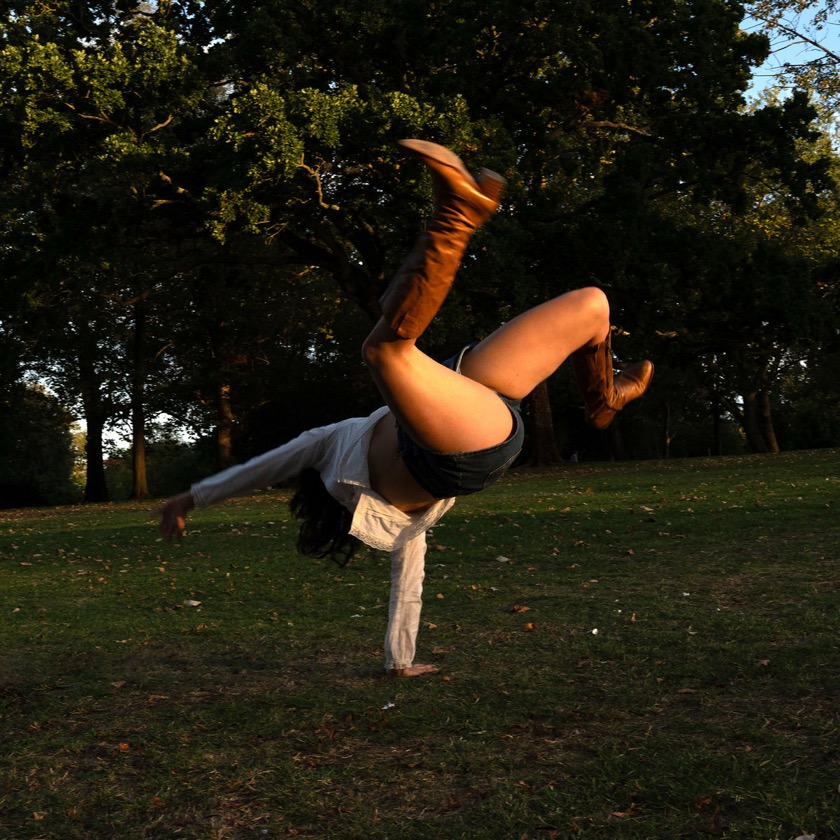 Eaves Wilder - Everybody Talks - BestNewMusic2025 - New Music 2025 > Q4 > W46