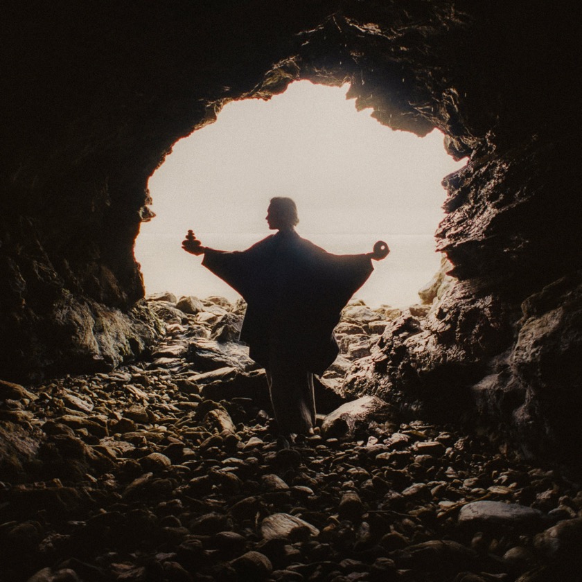 Laura Misch - Echoes - BestNewMusic2026 - New Music 2026 > > W08